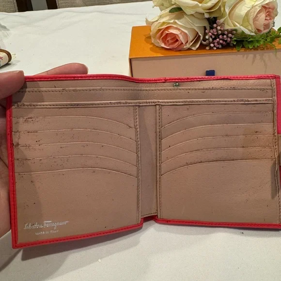 Authentic Salvatore Ferragamo wallet - Picture 10 of 13